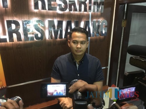 Kasat Reskrim Polres Malang, AKP Tiksnarto Andaru Rahutomo saat dimintai tanggapannya terkait narapidana asimilasi dari Kabupaten Malang (Foto : Ashaq Lupito / MalangTIMES)