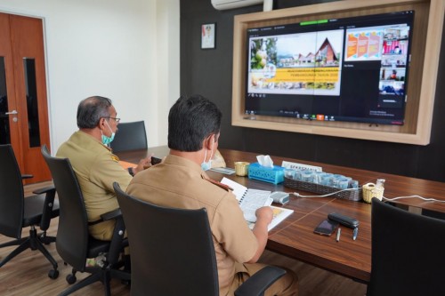 Aparatur Sipil Negara (ASN) Pemkot Batu saat Videoconference membahas pencegahan covid 19 di kantor masing-masing Balai Kota Among Tani beberapa saat lalu. (Foto: istimewa)