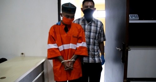 RD, kurir narkoba yang diamankan petugas (kiri)(Ist)