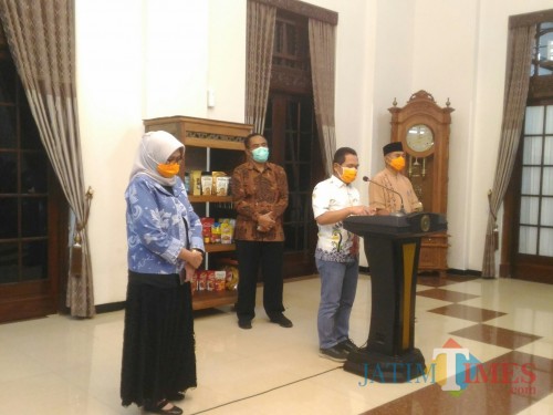 Konferensi Pers Bupati Lumajang pada hari ini (Foto : Moch. R. Abdul Fatah / Jatim TIMES)