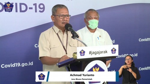 Achmad Yurianto, Juru Bicara Pemerintah terkait persebaran Covid-19 di Indonesia dengan mimbar konferensi bertuliskan #jagajarak, Senin (13/4/2020). (Foto: BNPB)