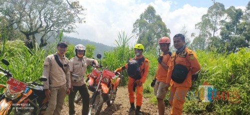 Beberapa personel saat melakukan koordinasi pencarian pendaki hilang. (Foto: istimewa)