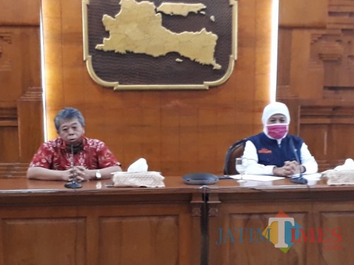 Gubernur Jatim Khofifah bersama Ketua DPRD Jatim Kusnadi