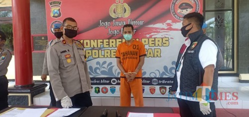 Pelaku MS diamankan di Mapolres Blitar (Foto: Aunur Rofiq/ BlitarTIMES)