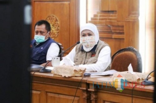 Gubernur jawatimur saat memaparkan kondisi terkini covid-19