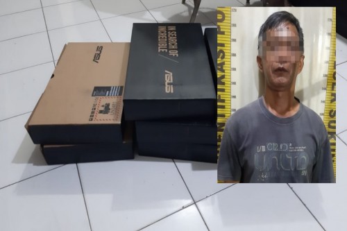 Pelaku dan barang bukti laptop curian saat diamankan petugas (Ist)