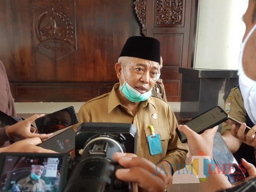 Bupati Malang HM Sanusi saat menjelaskan soal potensi PSBB yang juga bakal diterapkan di Malang Raya dan Pasuruan