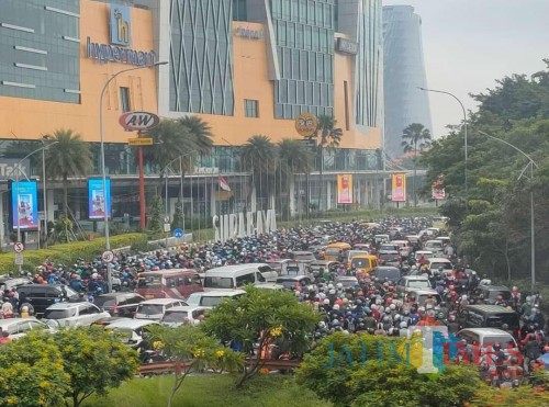 Kemacetan di Bundaran Waru