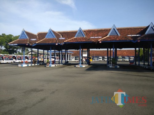 Terminal Patria Kota Blitar nampak sepi, imbas PSBB di Surabaya.(Foto : Malik Naharul/BlitarTIMES)