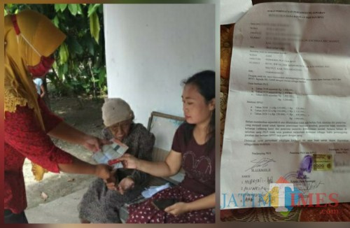 Nenek Sami didampingi tetangga menerima dari pendamping PKH (Bermasker) dan Surat Pernyataan (Foto: Sulaiman/ TulungagungTIMES)
