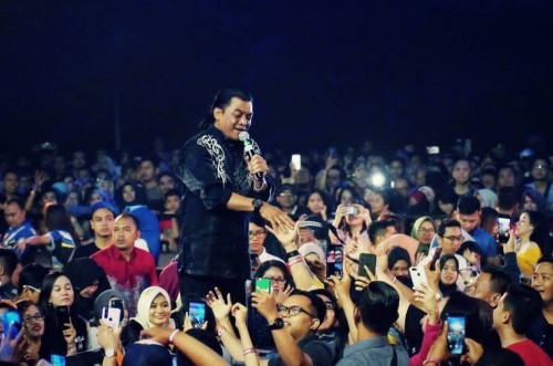 Didi Kempot saat melakukan konser sebelum pandemi covid-19. (Instagram)