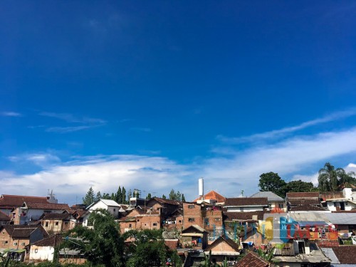Langit biru. (Foto: Zico Bonetti for MalangTIMES)