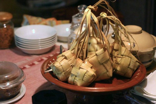 Ilustrasi ketupat. (Foto: http://amp.oppo.baca.co.id/)