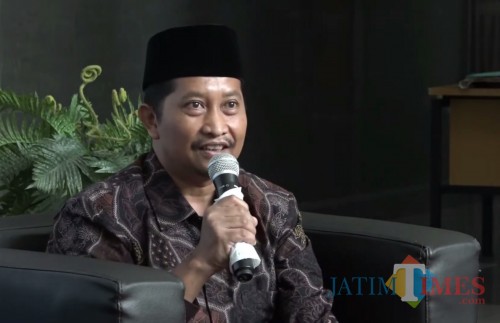 Dosen Pendidikan Bahasa Arab UIN Malang Dr Syuhadak MA saat berbicara soal Alquran dan Optimisme dalam acara Syiar Ramadhan UIN Malang. (Foto: istimewa)