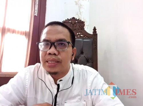 Bendahara F-PKS, Bayu Rekso Aji saat menjadi moderator dalam Webinar #3 di live zoom (screenshot zoom meeting)