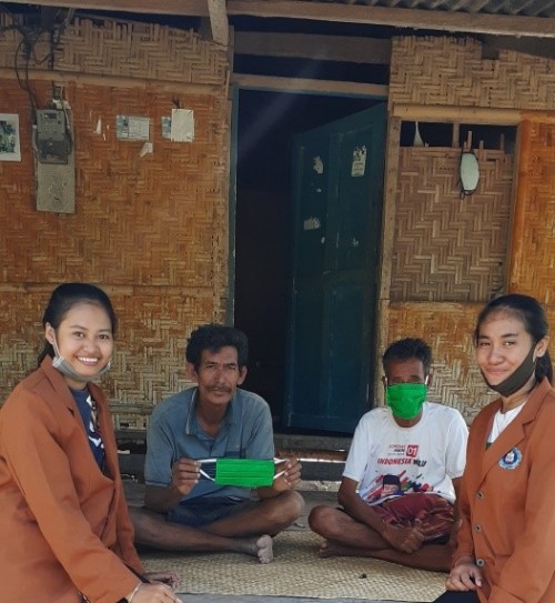 Mahasiswa Unikama yang melakukan bakti sosial di Sumba Timur NTT (Ist)