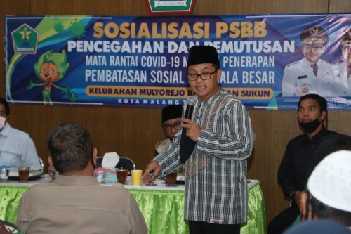 Wali Kota Malang Sutiaji saat memberikan sosialisasi PSBB di aula Kelurahan Mulyorejo, Kecamatan Sukun, Kota Malang, Kamis (14/5). (Foto: Humas Pemkot Malang).