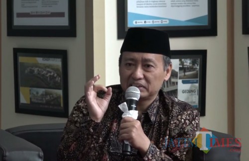 Dosen Fakultas Humaniora UIN Malang Dr Wildana Wargadinata Lc MAg dalam acara Syiar Ramadan UIN Malang. (Foto: istimewa)