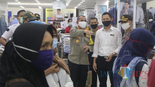Kapolresta Kediri pimpin pemantauan pusat perbelanjaan (Foto: Ist)