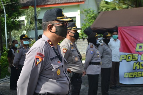 Personel Polres Batu saat apel di halaman Polres Batu. (Foto: istimewa)