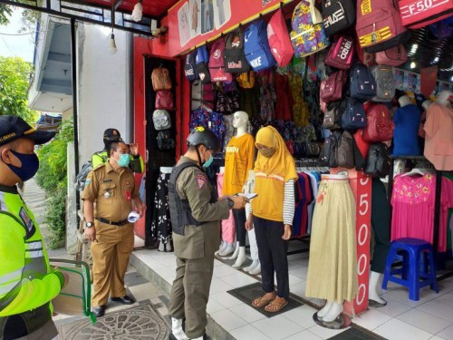 Hari Pertama Psbb Toko Pakaian Di Kota Batu Ini Dapat Surat Teguran Jatim Times