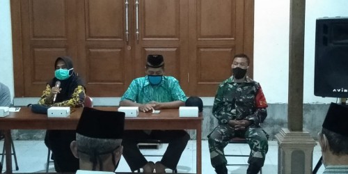 rapat pembahasan pembatasan aktivitas saat idul fitri di Desa Tiudan (ist)