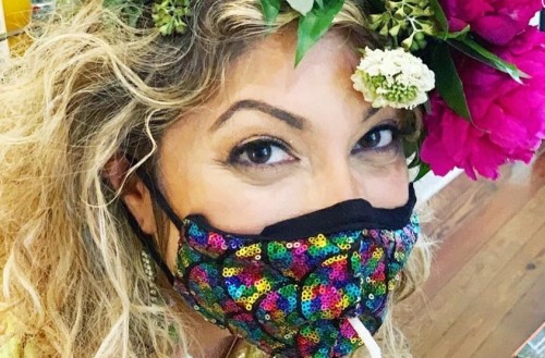 Masker unik yang memudahkan penggunanya untuk minum. (Foto: New York Post).