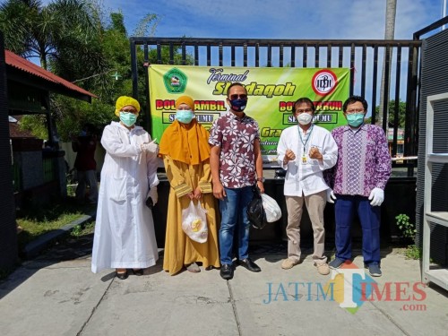 Baksos Terminal Shodaqoh, sinergi antara Unisba dan IDI Kota Blitar.(Foto : Aunur Rofiq/BlitarTIMES)