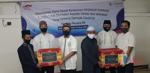 Bantuan sembako dari FIFGROUP