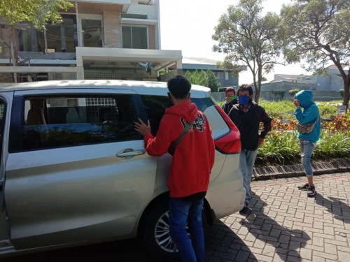Kendaran dan penumpang travel gelap yang terjaring pemeriksaan (Ist)