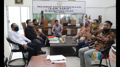Sesi konferensi pers
