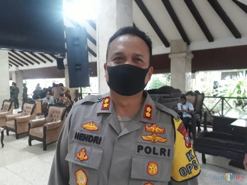 Kapolres Malang AKBP Hendri Umar saat menghadiri sosialisasi TFG (Tactical For Game) untuk persiapan PSBB Malang Raya di Pendopo Agung Malang, Kamis (14/5/2020). (Foto: Tubagus Achmad/MalangTimes)