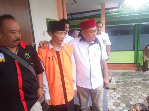 Sugeng Santoso (tengah) pelaku Mutilasi di Pasar Besar (doc MalangTIMES)