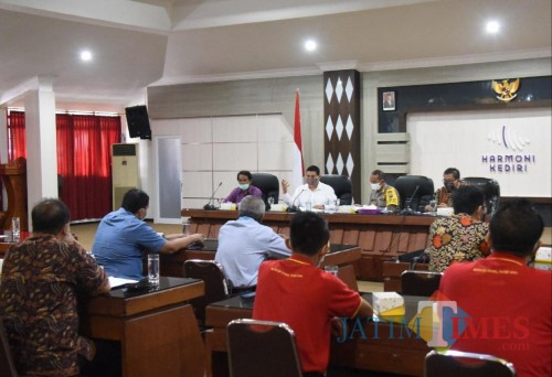 Walikota Kediri Abdullah Abu Bakar sosialisasikan Perwali nomor 16 tahun 2020.(ist)