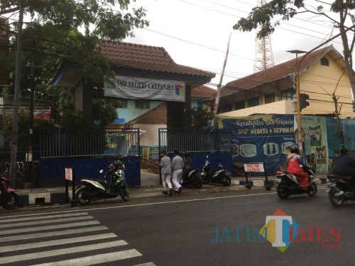 Ilustrasi salah satu SMP di Kabupaten Malang yang sepi karena masa BDR diperpanjang (Foto : Ashaq Lupito / MalangTIMES)