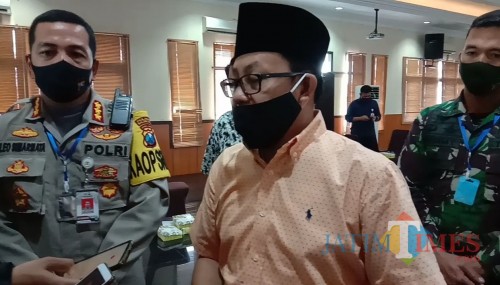 Dari kiri, Kapolresta Malang Kota Kombespol Leonardus Simarmata, Wali Kota Malang Sutiaji dan Dandim 0833, Letkol Tommy Anderson (Anggara Sudiongko/MalangTIMES)