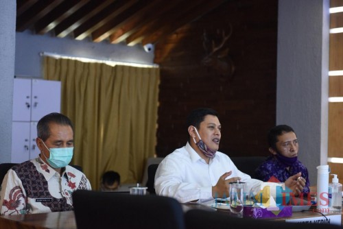 Wali Kota Kediri Abdullah Abu Bakar saat halal bihalal online.(ist)