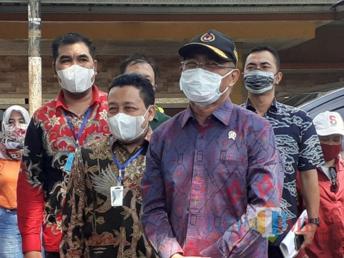 Menko PMK Muhadjir Effendy (bertopi) (Arifina Cahyanti Firdausi/ MalangTIMES).