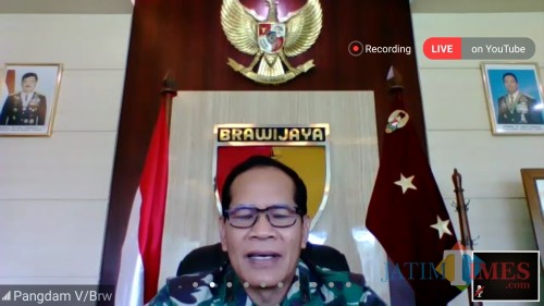 Pangdam V/Brawijaya Jawa Timur Widodo Irsyansyah SSos MM saat menjadi narasumber di webinar UIN Malang. (Foto: Ima/MalangTIMES)