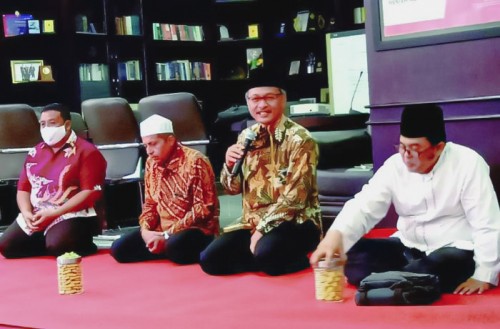 Rektor UIN Malang, Prof Dr Abdul Haris MAg (pegang mic). (Foto: Humas)