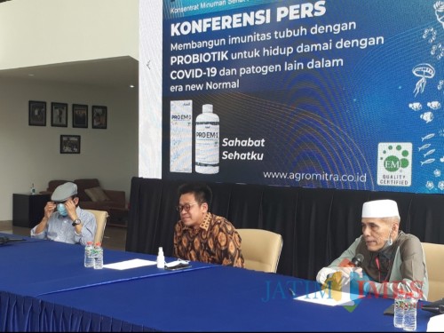 Sesi konferensi pers