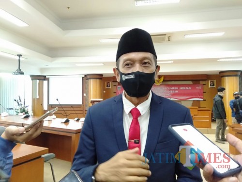 Pj Sekda Kabupaten Malang Wahyu Hidayat, saat menjelaskan langkah yang akan diambil pemerintah untuk menangani wabah covid-19