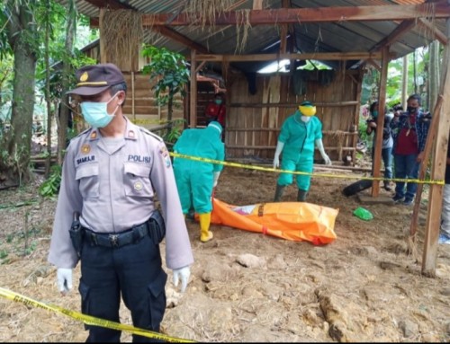 Korban di evakuasi oleh petugas (foto: istimewa)