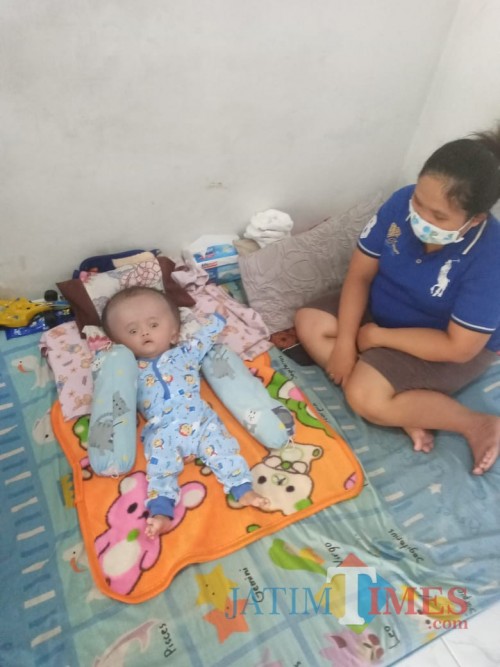 Elvano Kenzie Mahardika Bocah Tujuh Tahun Derita Hidrosefalus. (Foto:Dodik Madiuntimes)