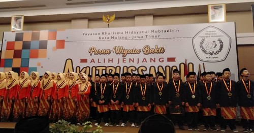 Ilustrasi wisuda Yayasan Hidayatul Mubtadi-in. (Sumber: Instagram PG-TA Hidayatul Mubtadi'in)