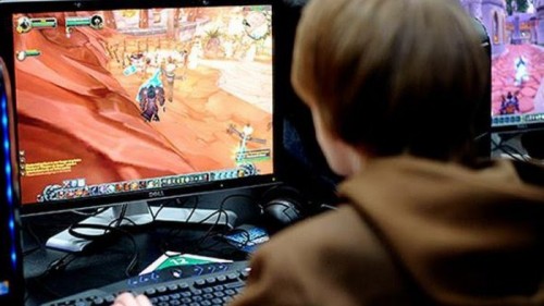 Ilustrasi saat tengah asik bermain game online di warnet (istimewa)