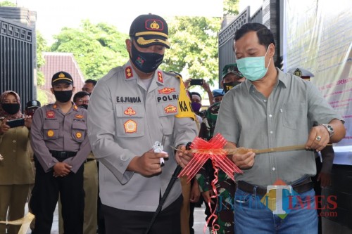 Kapolres Tulungagung AKBP Eva Guna Pandia saat resmikan Pabrik Tangguh Di Pakel / Foto : Istimewa / Tulungagung TIMES