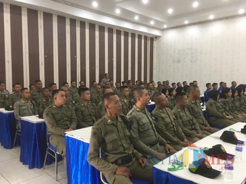 Personel Satpol PP Kabupaten Malang yang dikerahkan selama transisi new normal (Foto : Dokumen MalangTIMES)