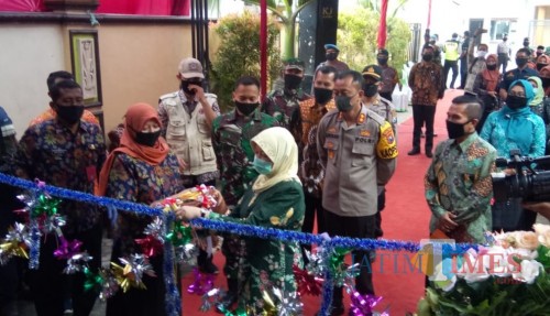 Bupati Kediri potong pita resmikan Kampung Tangguh Semeru. (Ist)
