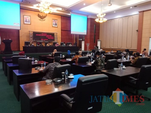 Suasana rapat paripurna DPRD Jombang. (Foto : Adi Rosul / JombangTIMES)